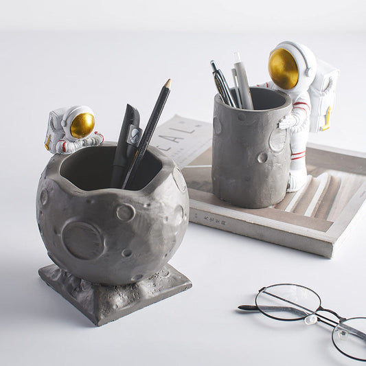 🎁 Astronaut Desk Pen Holder (100% off)